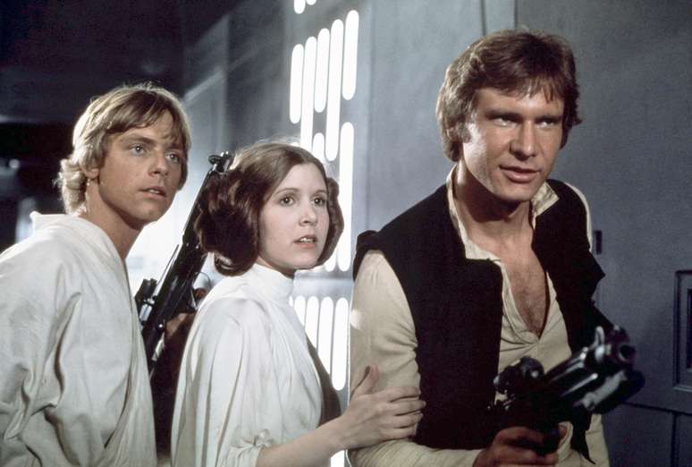 Mark Hamill, Carrie Fisher e Harrison Ford em 'Uma Nova Esperança' (1977)