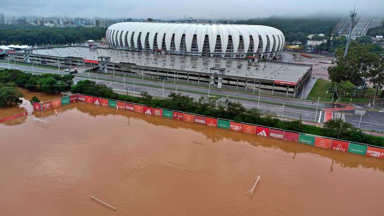 Estádio e centro de treinamento do Inter foram alagados em Porto Alegre