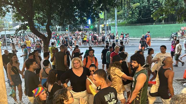 Arredores de estação de metrô que dá acesso à região de Copacabana, no Rio. 