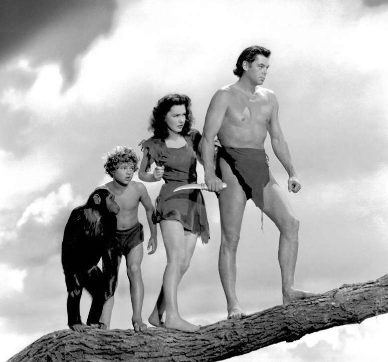 Após sua aposentadoria, Weissmuller trocou a piscina pelo glamour do cinema, sendo escalado como Tarzan no filme de 1932 ‘Tarzan, o Homem Macaco’. Ele interpretou o personagem em 12 filmes