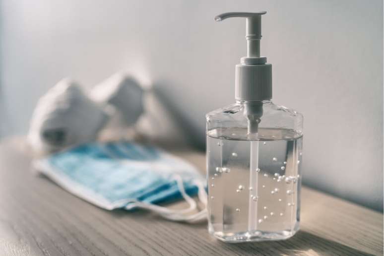 Alcohol gel should be used only in cases where it is not possible to wash your hands with soap and water. Alcohol gel should be used only in cases where it is not possible to wash your hands with soap and water.