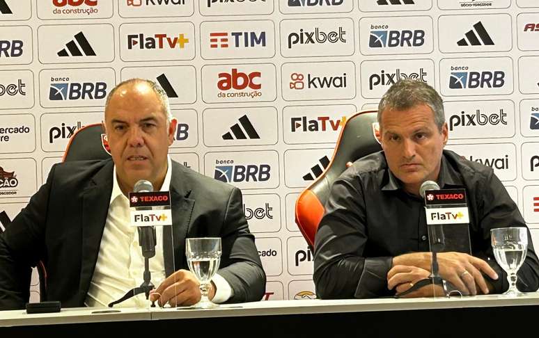 Marcos Braz e Bruno Spindel fazem a coletiva do Flamengo. 