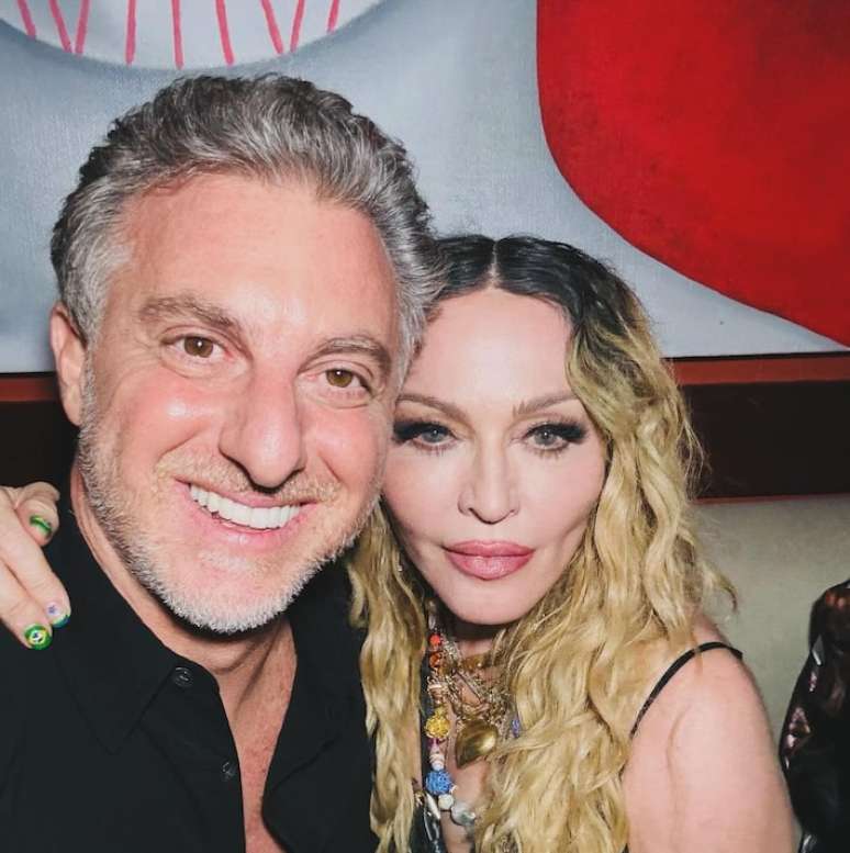 Luciano Huck publica foto ao lado de Madonna.