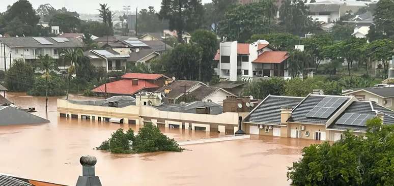 Enchentes atingem diversas cidades do Rio Grande do Sul e não é o momento de questionamentos que envolvem questão racial e xenofobia