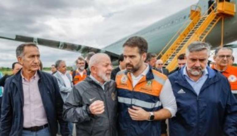 Presidente Lula com o governador do Rio Grande do Sul, Eduardo Leite.
