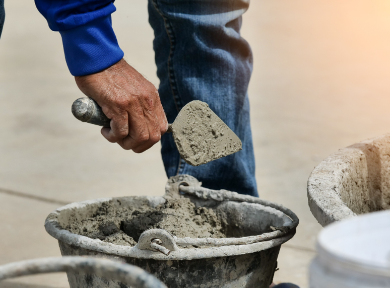 Como fazer concreto: comece pela preparação da mistura seca – Foto: Shutterstock