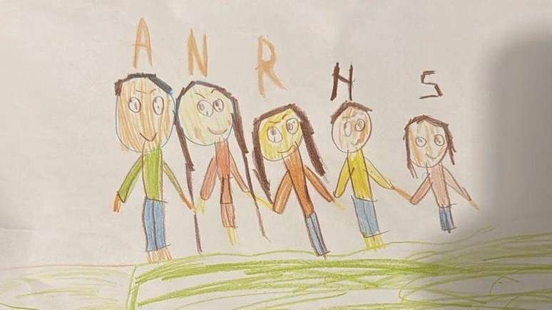 O último desenho que Sara fez de sua família antes da quarta tentativa de chegar à Inglaterra