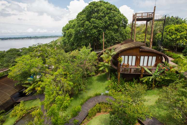 O Mirante do Gavião é uma opção de hotel de selva à beira do Rio Negro