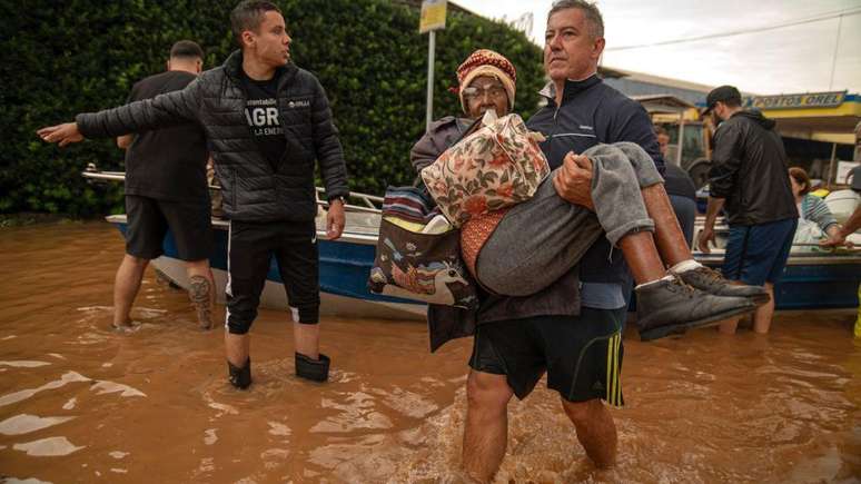 Laporan yang dirilis pemerintah Rio Grande do Sul pada Minggu sore (5/5) melaporkan terdapat enam bendungan pembangkit listrik tenaga air dalam situasi darurat.