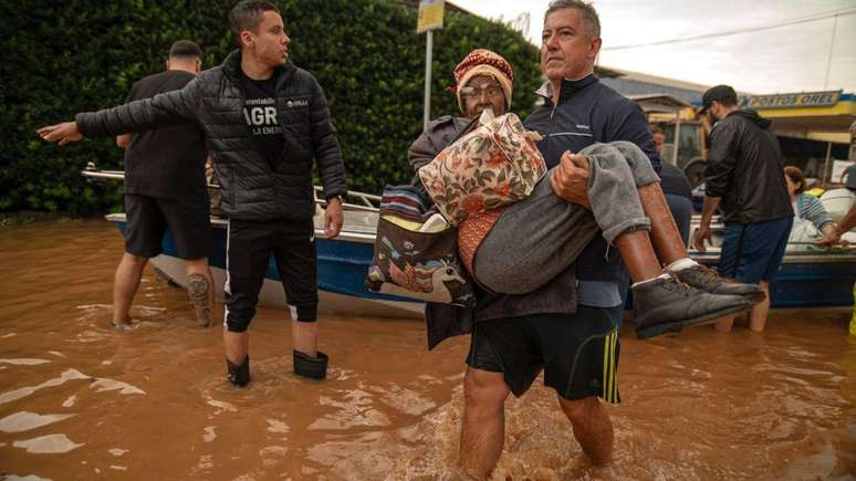 Um balanço divulgado pelo governo do Rio Grande do Sul na tarde de domingo (5/5) informou que há seis barragens de hidrelétricas em situação de emergência