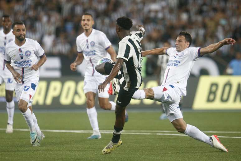 Atuações ENM: Botafogo joga mal e perde a primeira em casa sob o ...