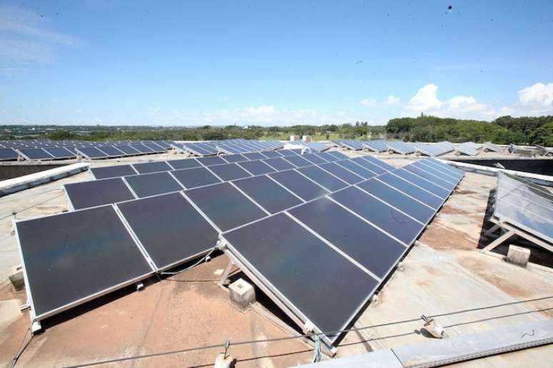 No Brasil, há ainda 1 milhão de sistemas solares fotovoltaicos instalados em comércios, indústrias, propriedades rurais e prédios públicos.