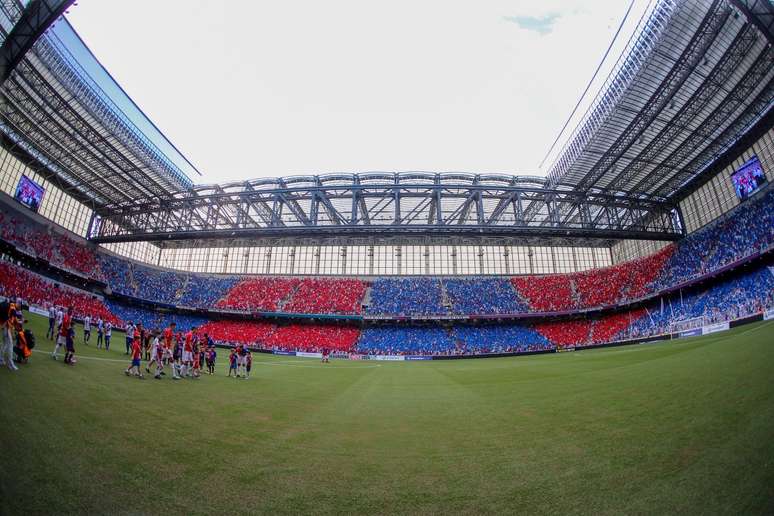Mais de 36 mil torcedores foram &agrave; Ligga Arena no s&aacute;bado (4).