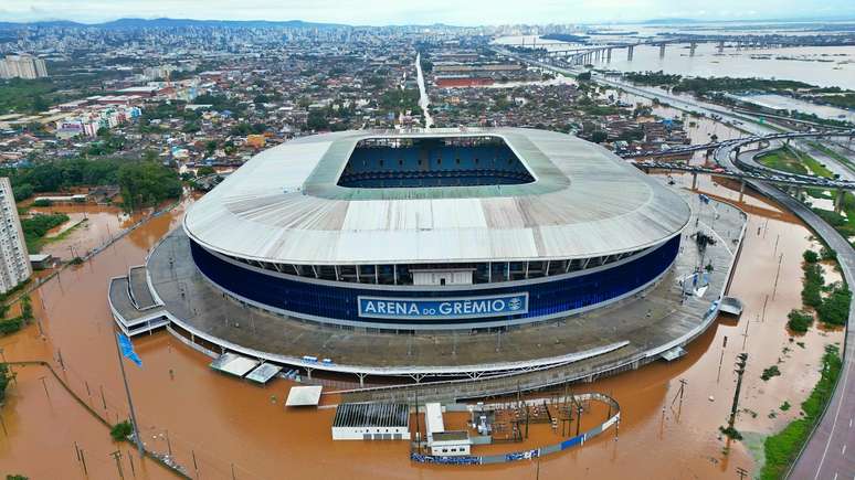 Arena do Grêmio também foi alagada pela enchenteblaze comoPorto Alegre