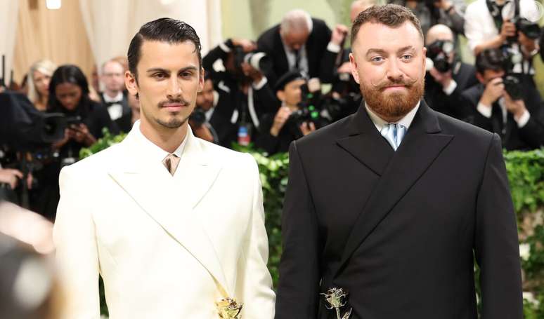 Sam Smith e Christian Cowan estreiam juntos como um casal no MET Gala 2024.