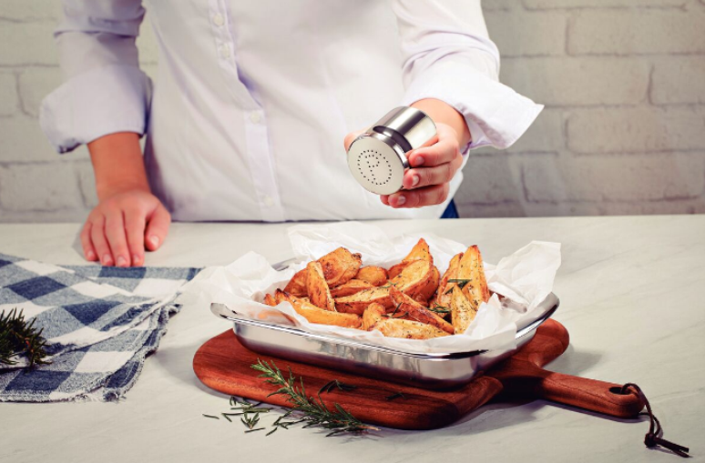 Aposte em assadeiras de tamanhos variados para a sua cozinha moderna – Foto: Tramontina