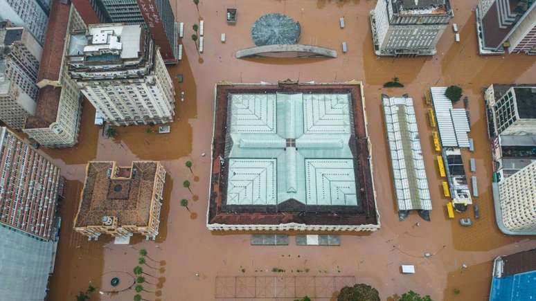 Vista aérea das ruas alagadas em Porto Alegre