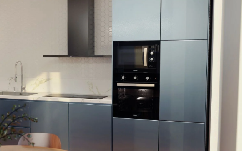 A torre quente é uma solução inteligente em cozinhas modernas que agrupa forno e micro-ondas em um móvel vertical, otimizando espaço e facilitando o acesso – Foto: Tramontina