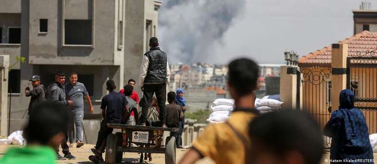 Caças israelenses atacaram duas áreas ao leste de Rafah após alerta à população