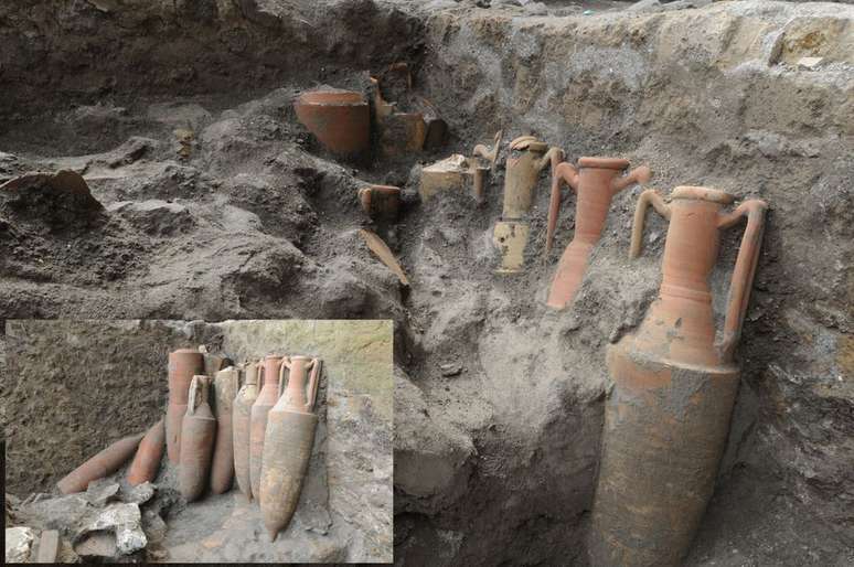 Amphorae ditemukan di vila yang hancur dan terkubur akibat letusan Gunung Vesuvius tahun 79 M (Gambar: Institute for Advance Global Studies/CC-BY-ND)