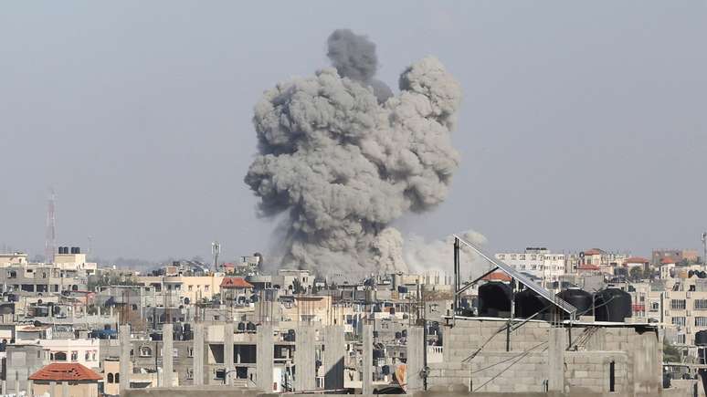 Israel diz que está atacando alvos do Hamas em Rafah