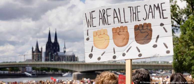 "Somos todos o mesmo": manifestação antirracismo na cidade de Colônia, em junho de 2020