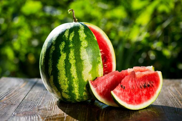 O consumo de melancia ajuda a melhorar a resposta sexual 