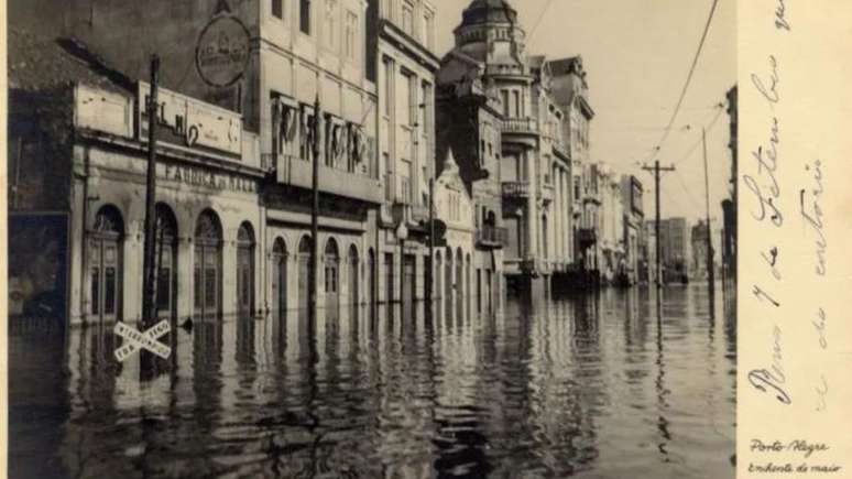 Rua da região central de Porto Alegre (RS) durante a enchente de 1941