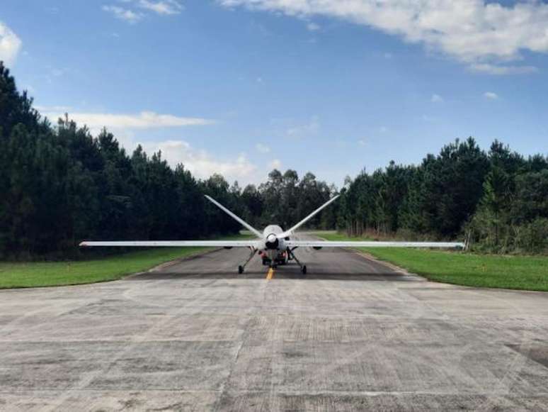 RQ-900, aeronave remotamente pilotada, também está ajudando nas missões de resgate no Rio Grande do Sul (Imagem: Divulgação/Exército do Brasil)