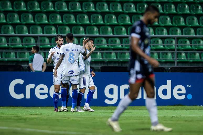 Cruzeiro vence o Alianza fora de casa 