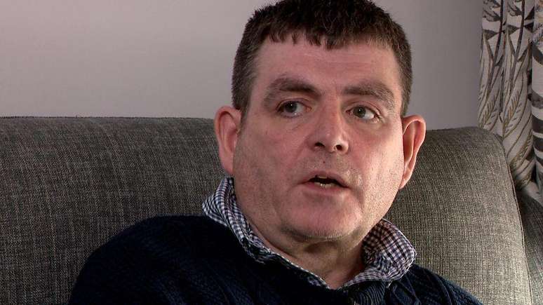'Nunca tive liberdade antes', diz Charles Esler, uma das centenas de pessoas com dificuldade de aprendizagem confinadas em hospitais na Escócia
