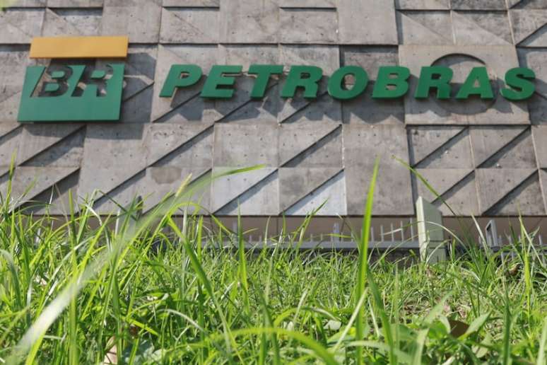 Petrobras busca parceria para produzir navios-plataforma no Brasil