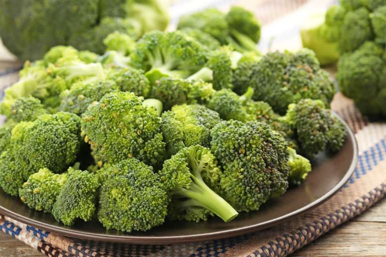 O br&oacute;colis &eacute; uma &oacute;tima fonte de c&aacute;lcio 