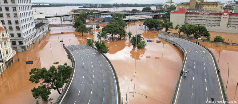 Vias alagadas em Porto Alegre