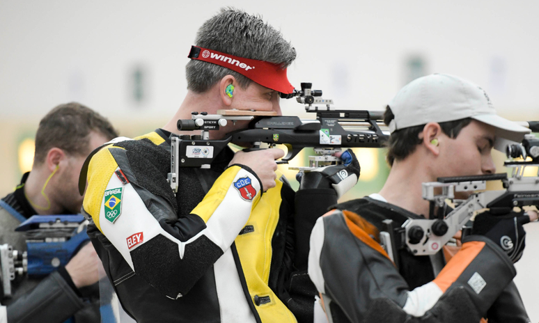 Cassio Rippel is 61st in rifle positions 3 in Baku