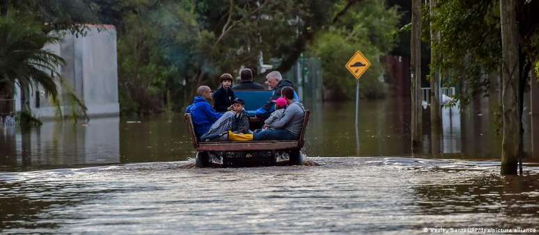 Em todo o Rio Grande do Sul, há cerca de 159 mil desalojados e 49 mil pessoas em abrigos