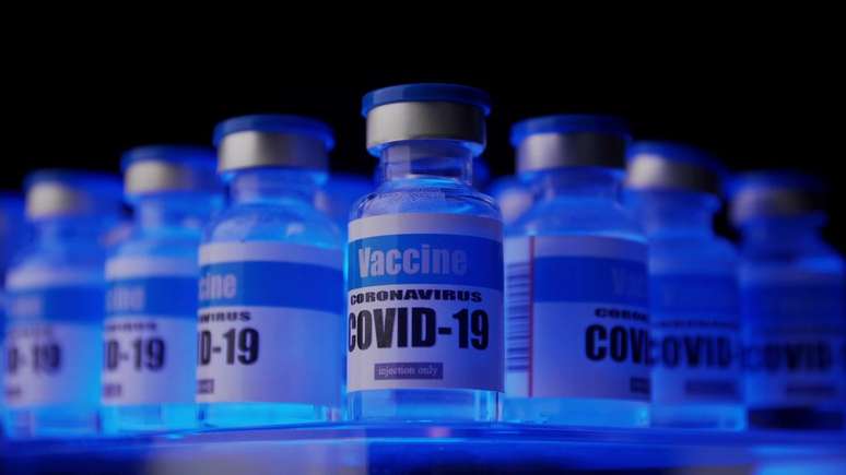 AstraZeneca não vai mais produzir vacina da covid-19, independente de efeito colateral raro (Imagem: Rthanuthattaphong/Envato)