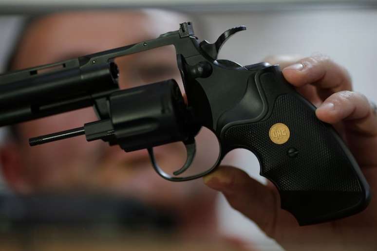 Governo questiona leis municipais e estaduais que facilitam o acesso a armas de fogo