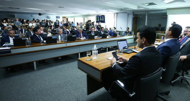 CCJ do Senado aprova aumento de cotas raciais para concurso público