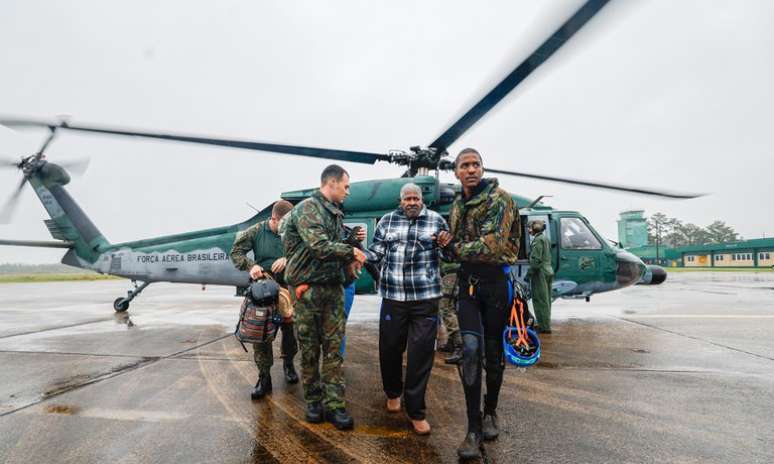 FAB durante resgate de pessoas afetadas pelas chuvas no Rio Grande do Sul, na Base Aérea de Santa Maria (RS)