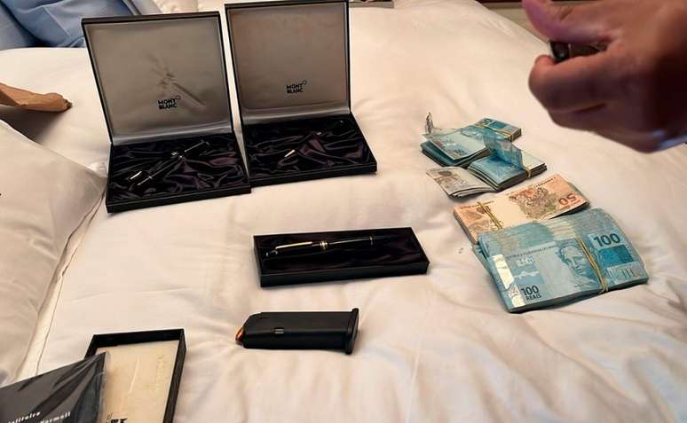 operacao-policia-federal-investiga-irmao-requiao-3