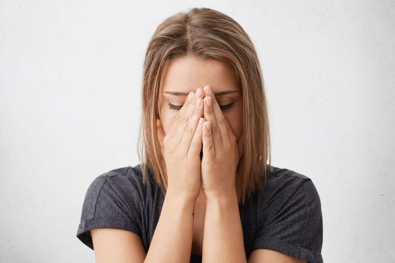 Profissionais apontam possíveis causas para ter dificuldade de chorar