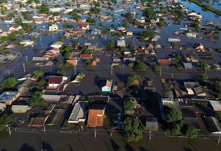 O bairro de Mathias Velho, em Canoas (RS), completamente inundado
