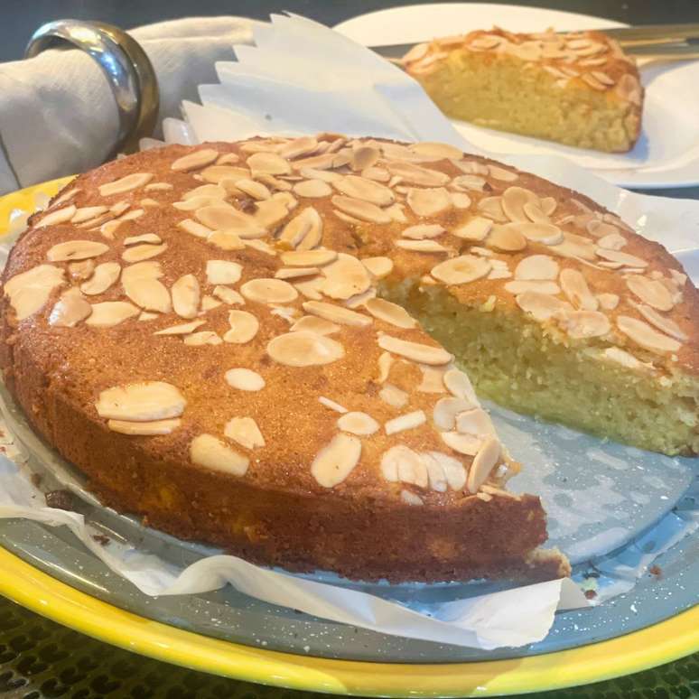 BOLO DE LARANJA SEM AÇÚCAR E SEM FARINHA