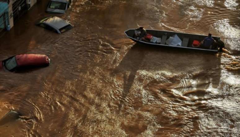 Operação de resgate realizada em 5 de maio na região metropolitana de Porto Alegre