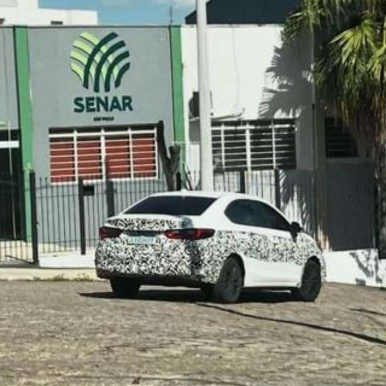 Novo Honda City flagrado em testes no Brasil