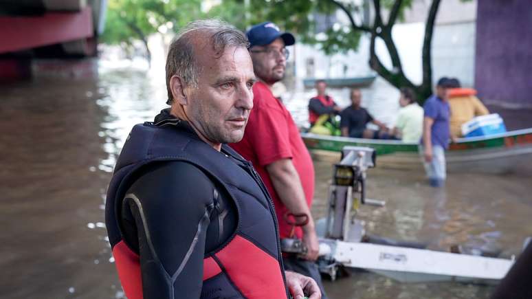 Brizola nunca tinha andado de caiaque antes de iniciar resgate de pessoas em Porto Alegre