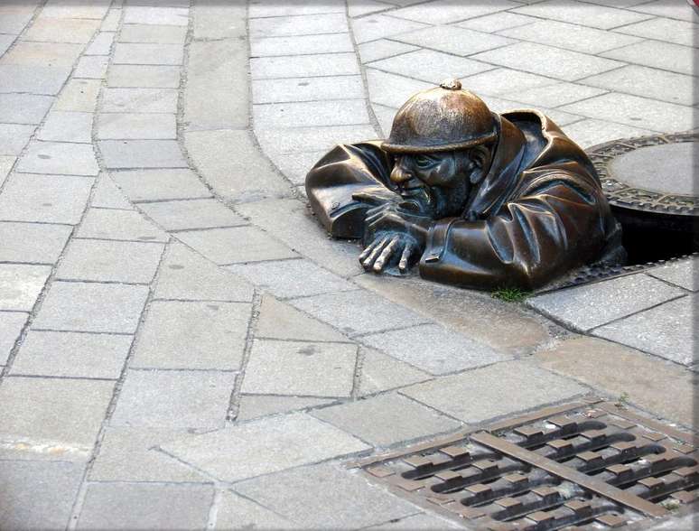 Est&aacute;tua Čumil, na Bratislava 