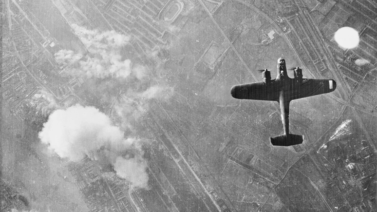 A metanfetamina usada pelos pilotos alemães da Luftwaffe durante a Segunda Guerra Mundial, era extremamente similar ao cristal — uma droga ilegal altamente viciante