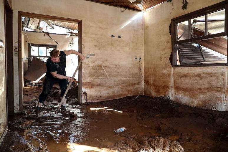 Em Cruzeiro do Sul, algumas pessoas conseguiram voltar para suas casas, mas encontraram tudo devastado pelas enchentes